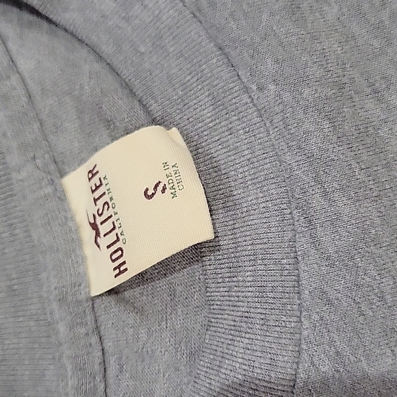 Hollister Logo Tee - Picture 2 of 3